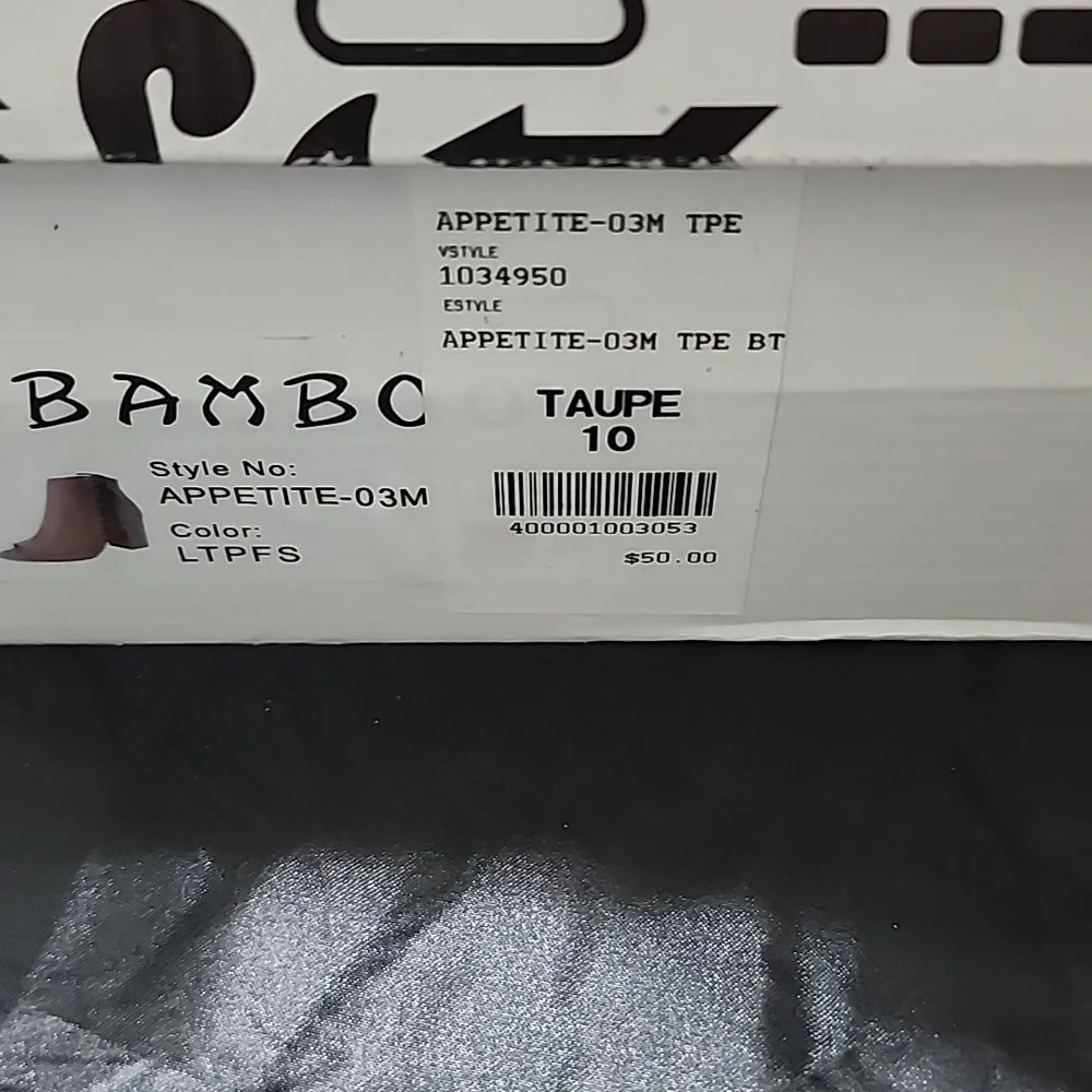 Womens Taupe brushed suede size 10. - Picture 6 of 7